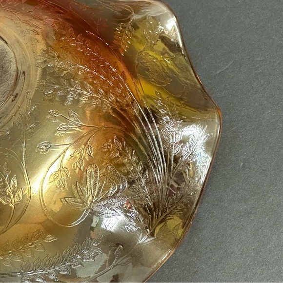 Vintage Iridescent Marigold Carnival Glass Decorative Bowl  Leaf Etched Design - Picture 6 of 16